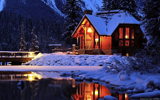 Holidaze featured Home: Snowy cottage - Come stay at this beatiful cottage in a winter wonderland